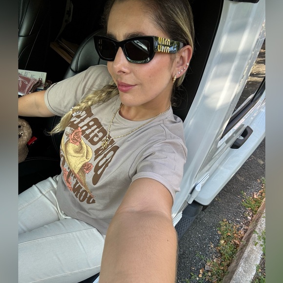 Meet your Posher, Marcela - Picture 1 of 1